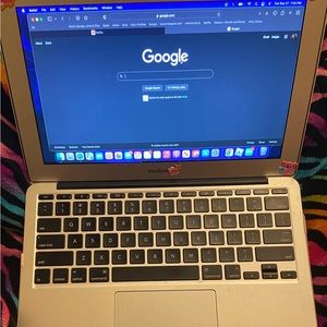Apple macbook Bs 100% condition